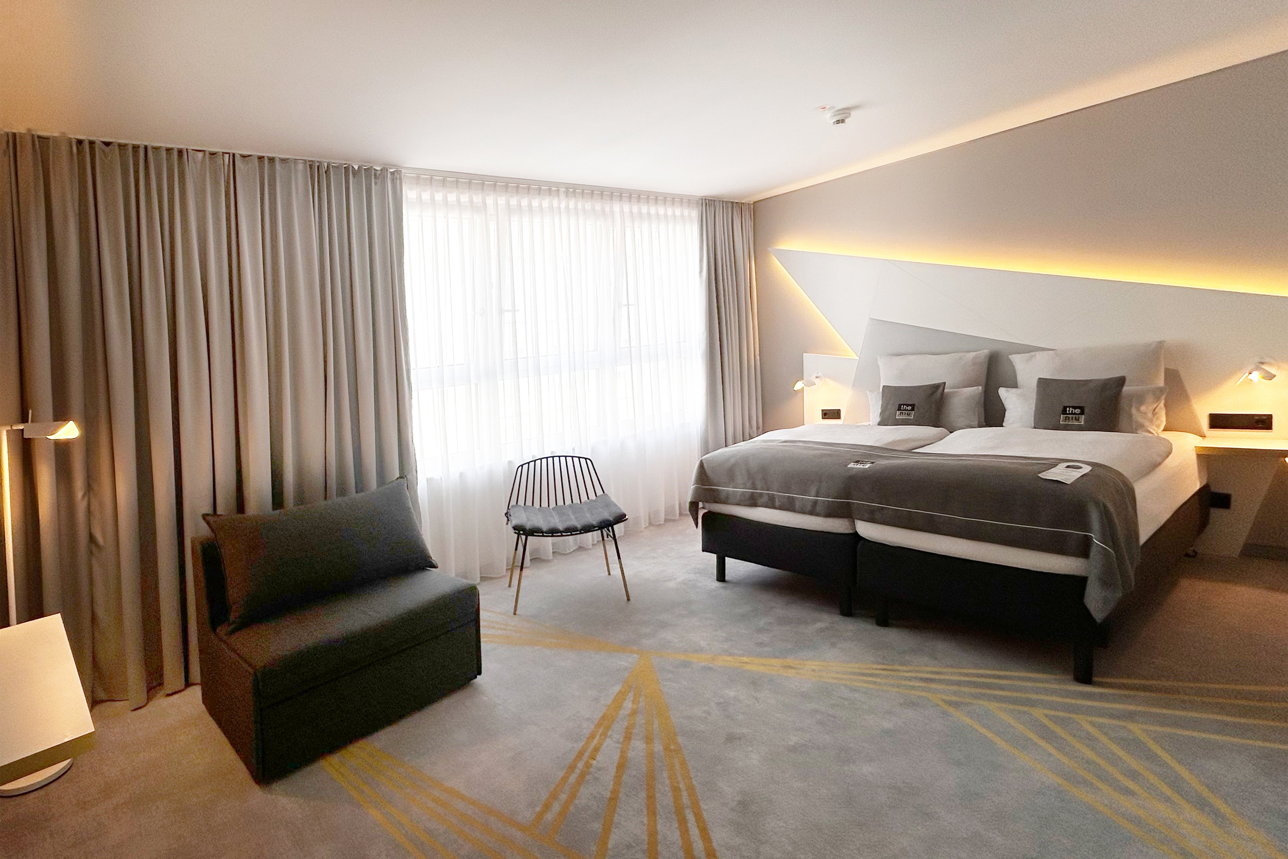 ROOM, QUEEN BED, ACCESSIBLE