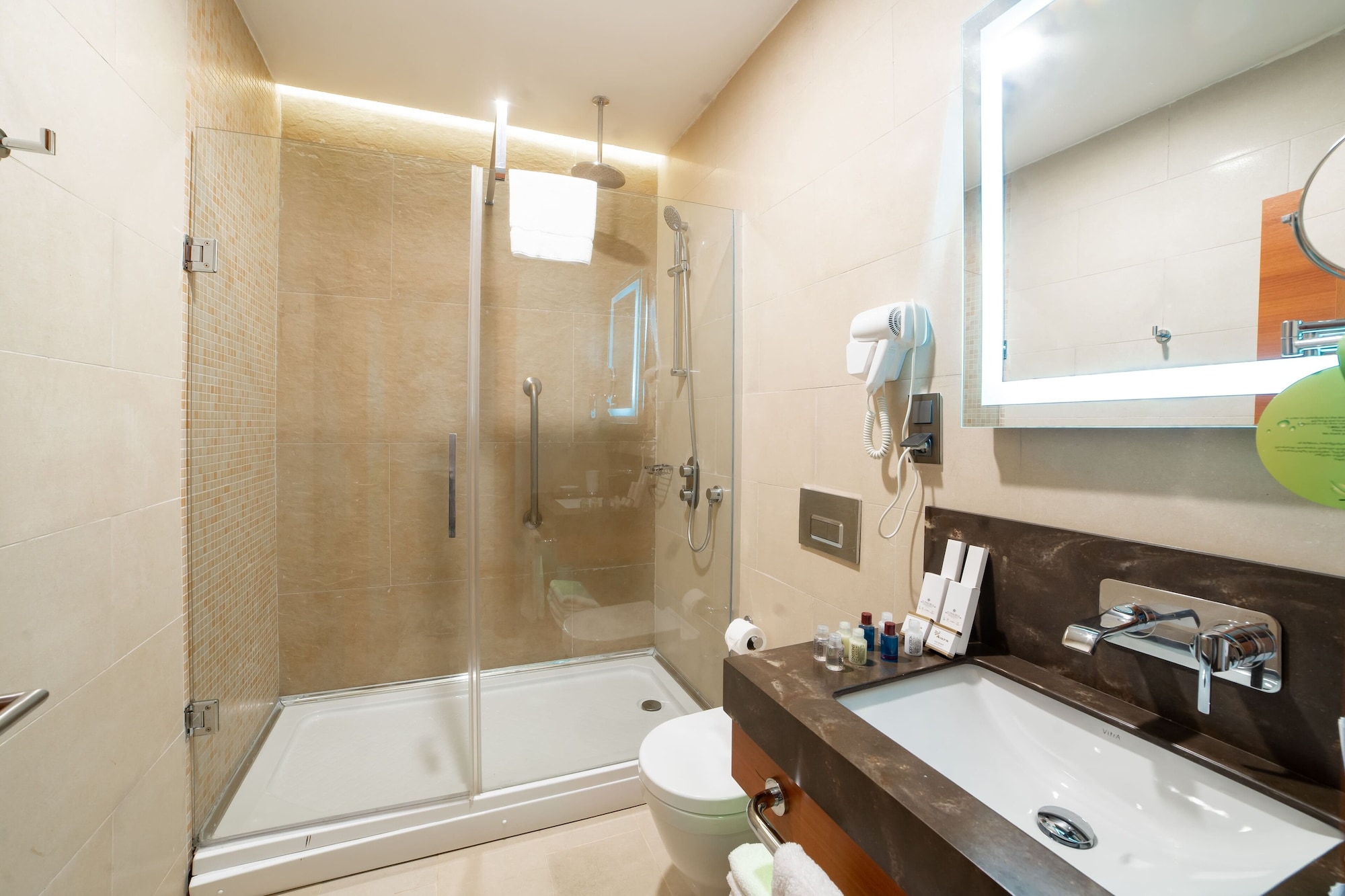 غرفة قياسية بسريرين منفصلين، Legend Hotel Batumi 2/3