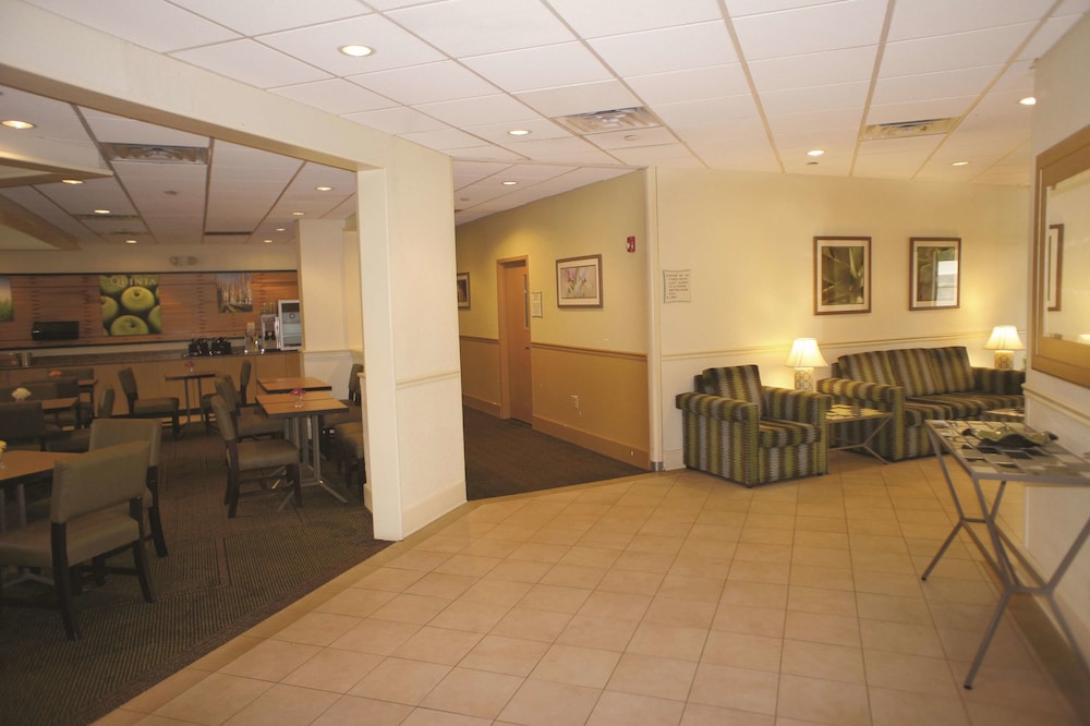 La Quinta Inn & Suites by Wyndham Nashville Airport/Opryland 36/38