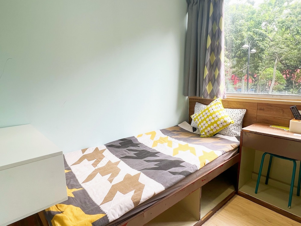 CLASSIC, TWIN BEDS, CITY VIEW