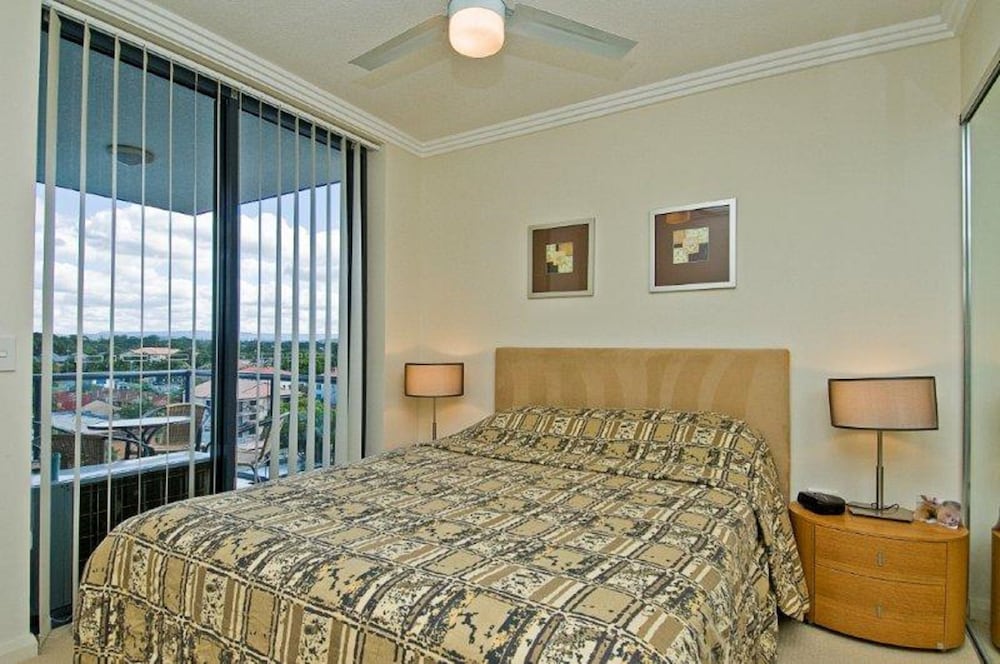 Aqualine Apartments 22/74