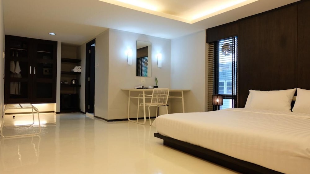 S2 Hotel 12/68