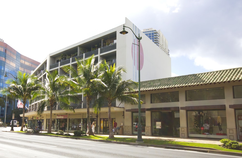 Polynesian Plaza 2/58