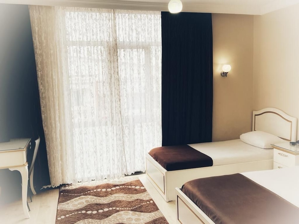 SEREF HOTEL 16/27