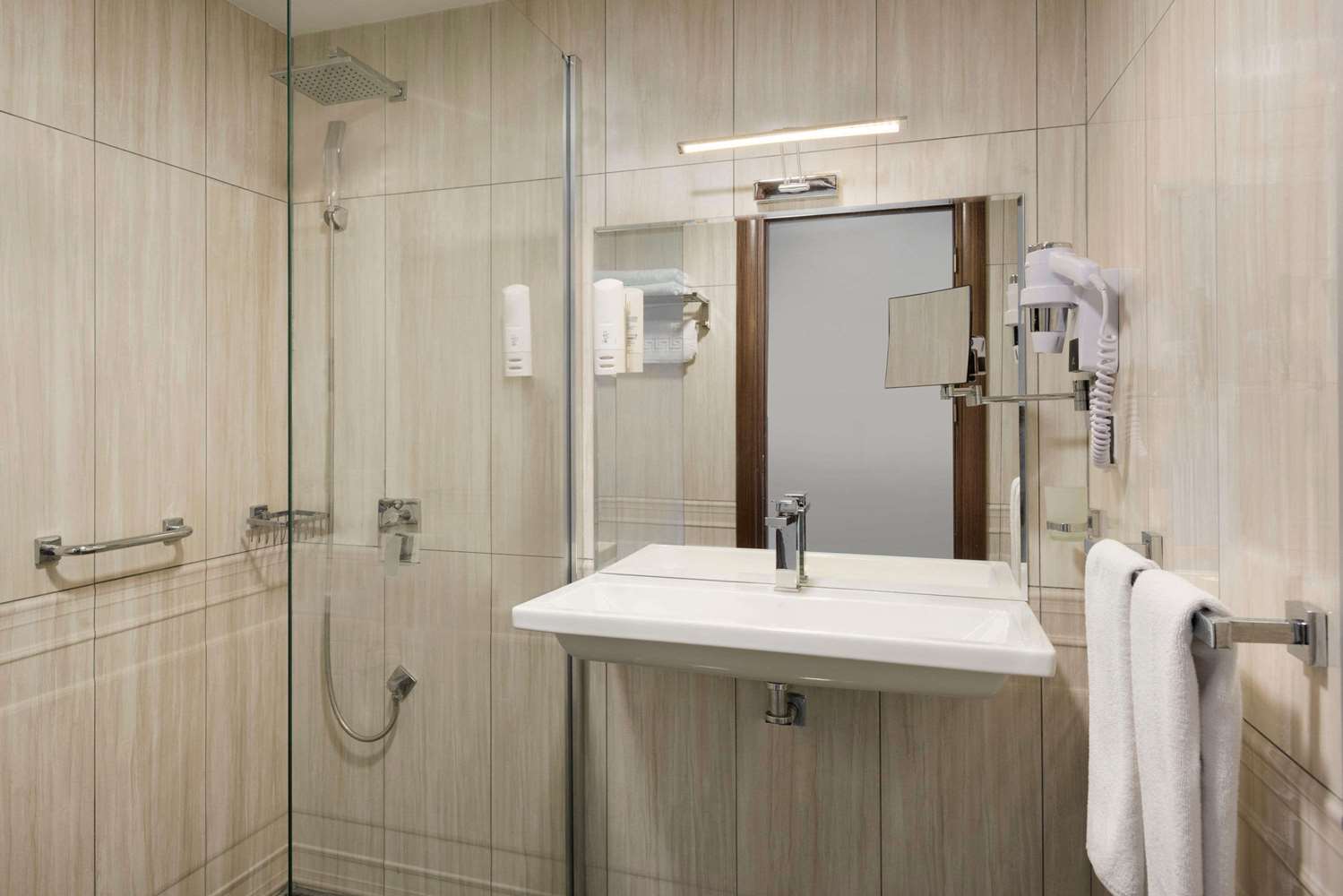 Ramada Hotel & Suites by Wyndham Edirne 40/41
