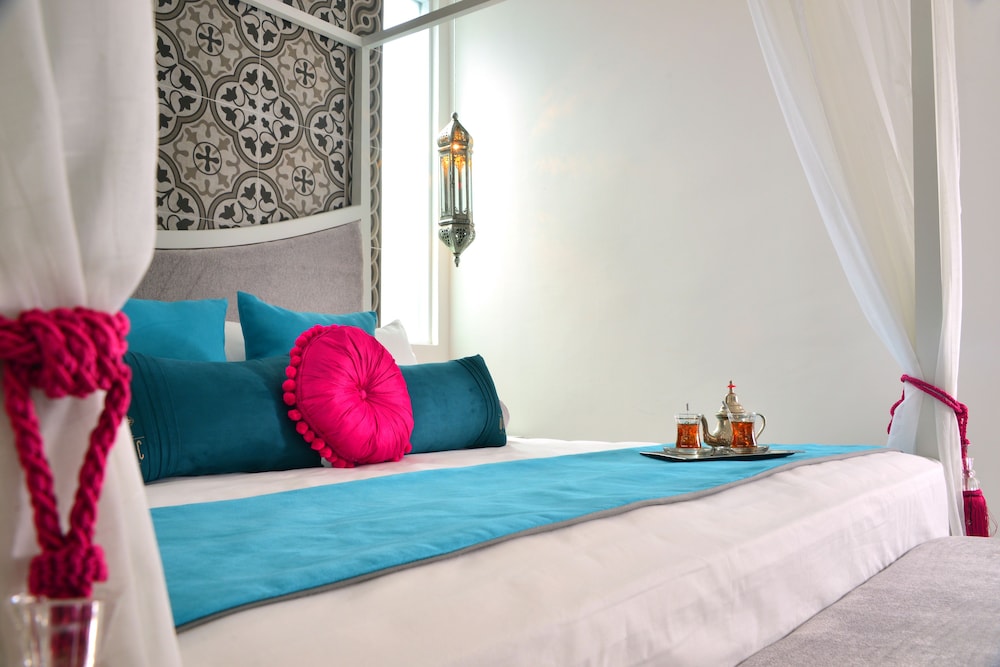 Unic Design Hotel 9/50