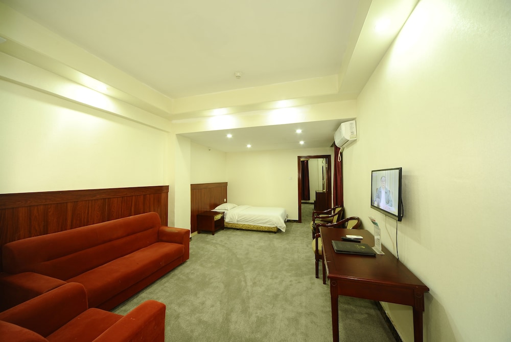 Junshan Hotel 56/75