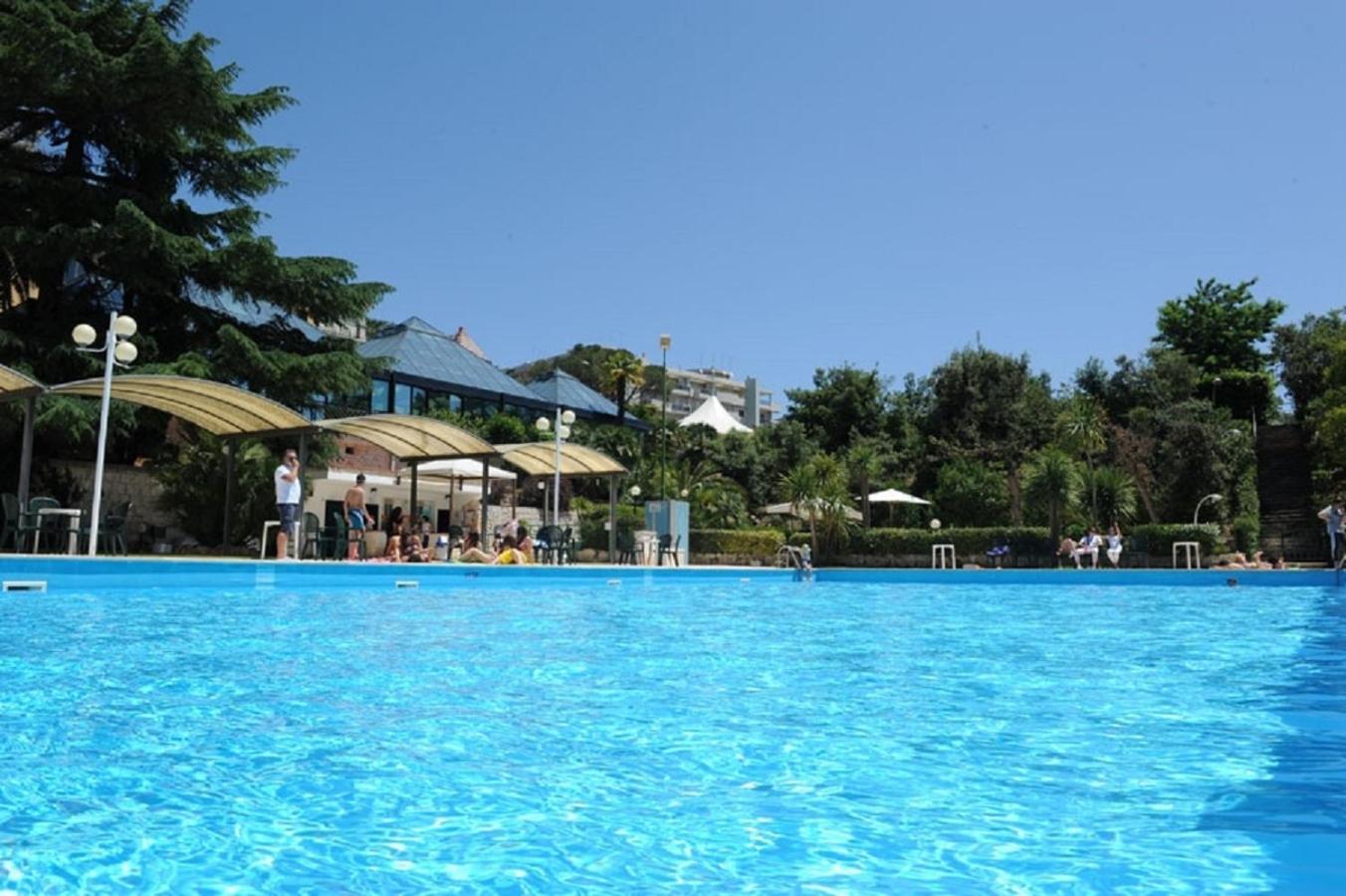 Villa Rosa 36/41