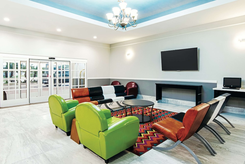 La Quinta Inn and Suites by Wyndham Alamo - McAllen East 39/45