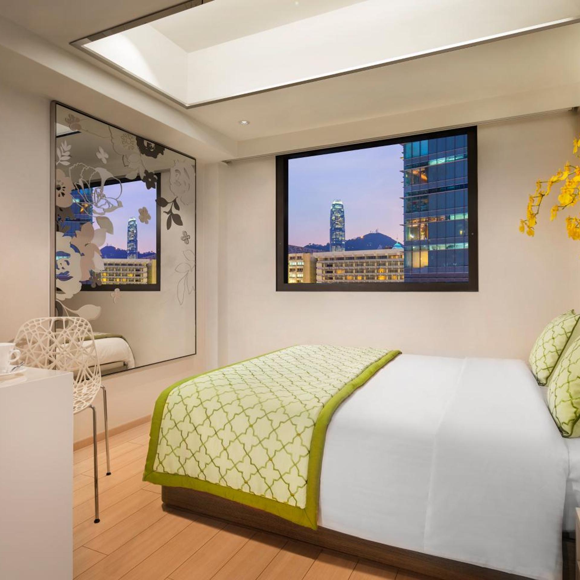 STANDARD, QUEEN BED