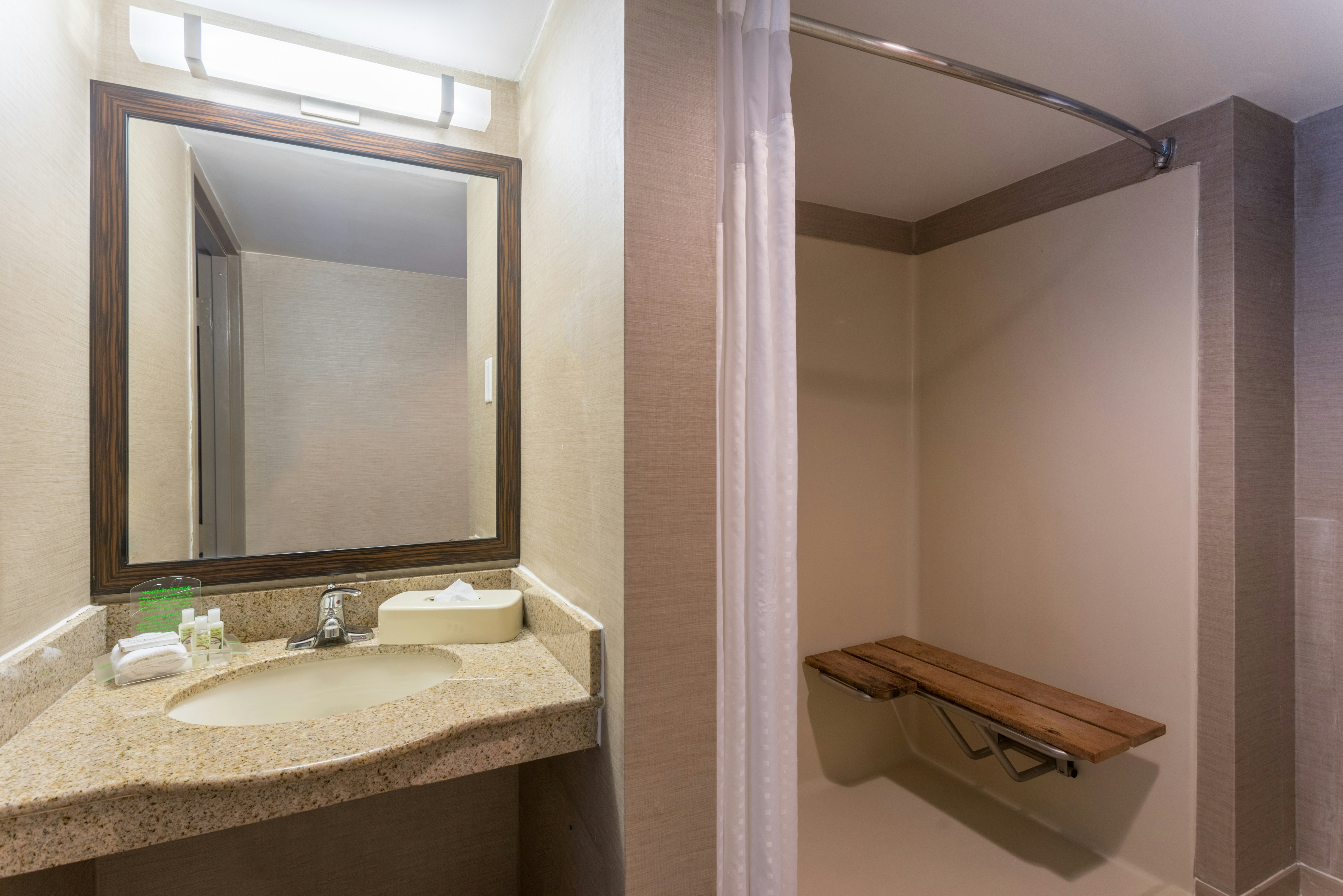 Holiday Inn Harrisburg - Hershey Area, I-81 by IHG 76/76