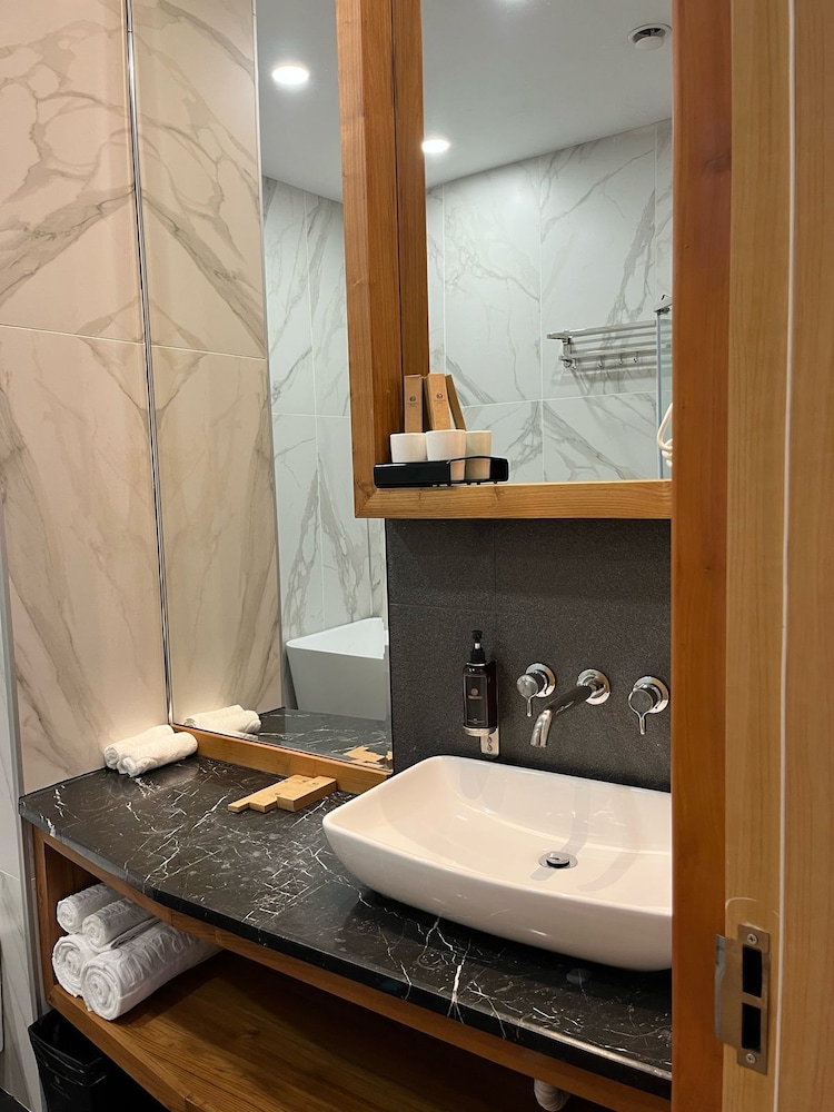 Grand Opera Hotel 38/39