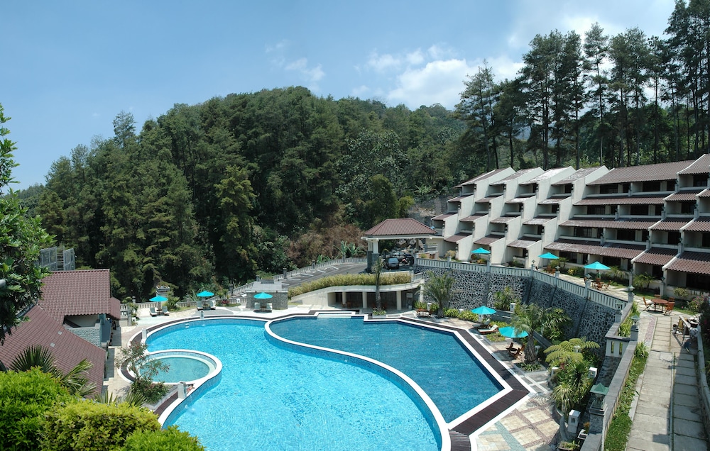 Pines Garden Resort 45/46