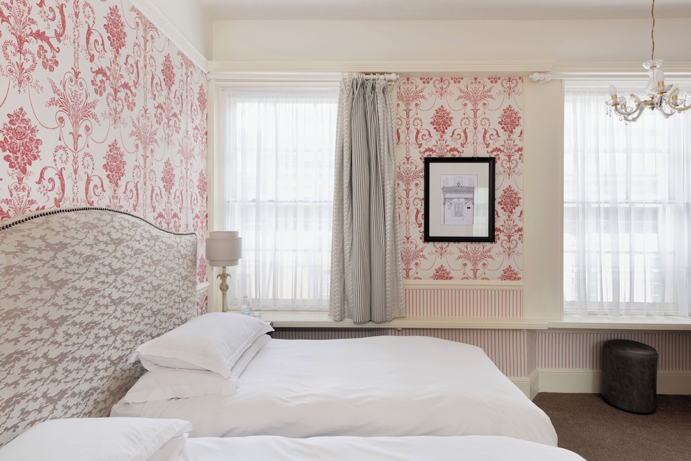 CLASSIC, TWIN BEDS
