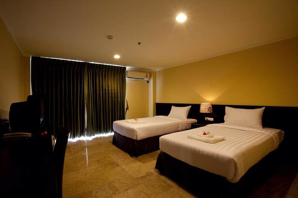 J & Y Lodge Hotel 13/24