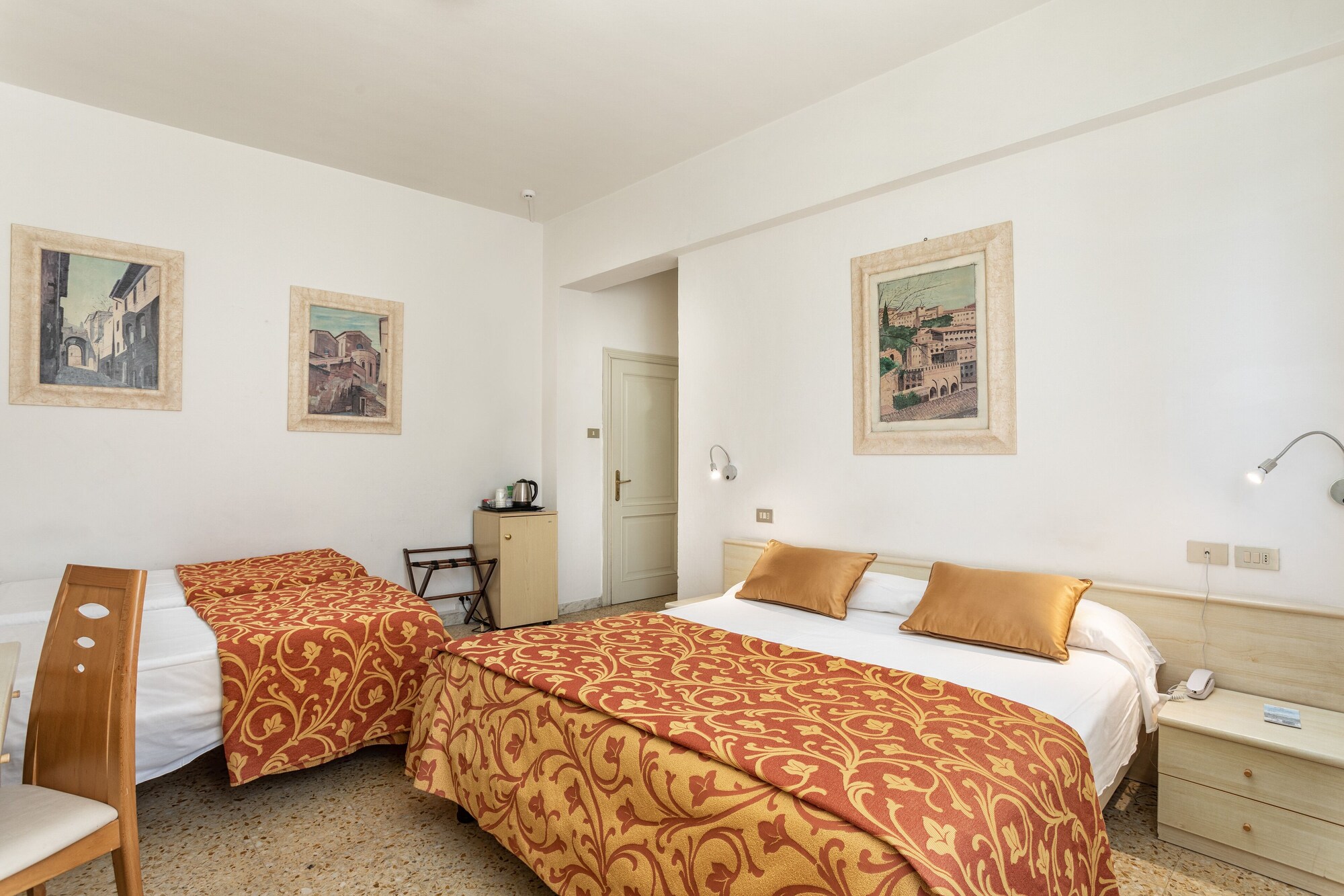ROOM, QUADRUPLE