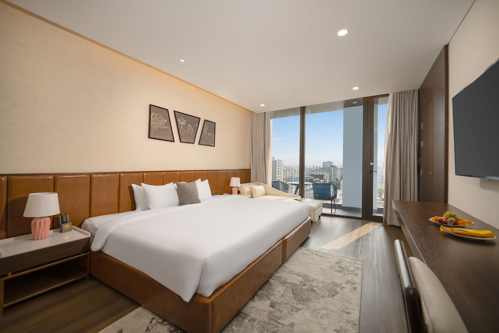 DELUXE, CITY VIEW, BALCONY