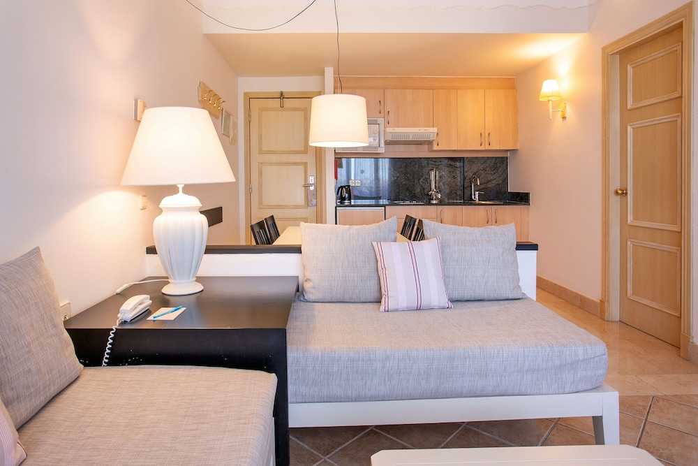 Grupotel Macarella Suites and Spa 22/51