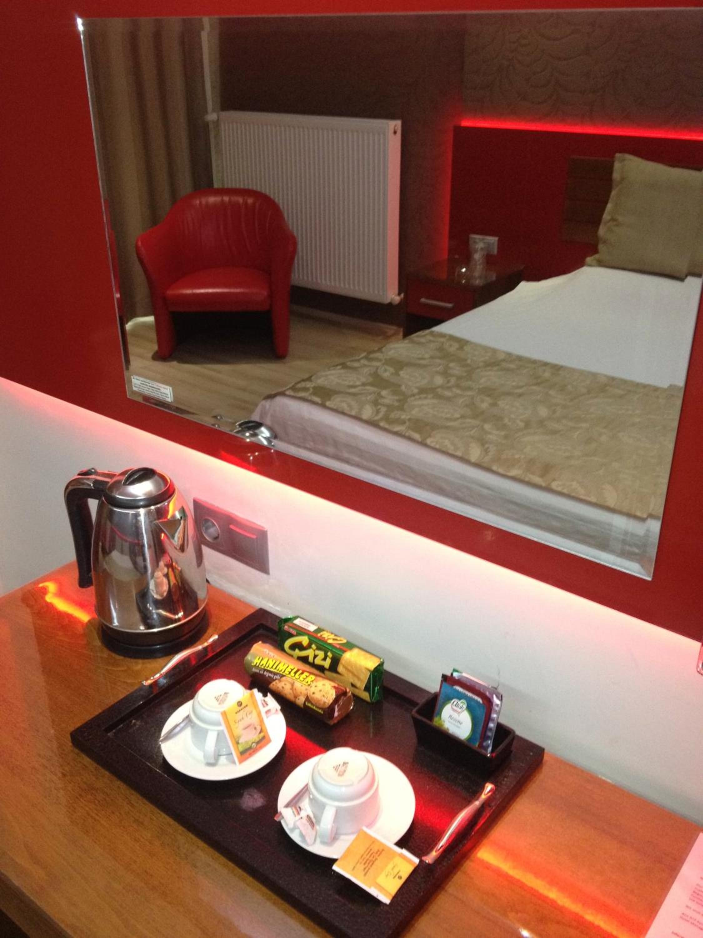 Anil Hotel 46/56