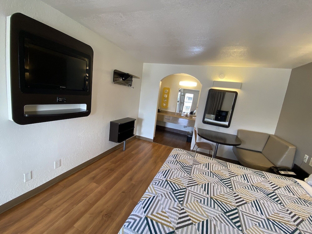 Motel6 Bryan, TX - College Station 58/67