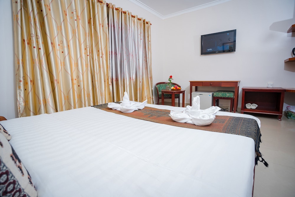 Silver Mounts Hotel 26/69
