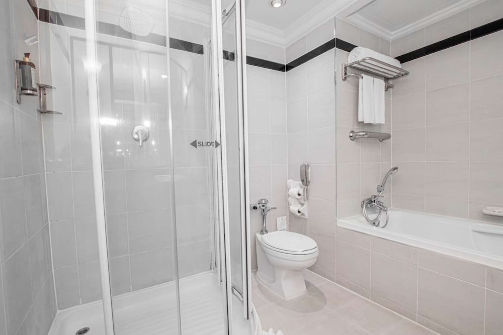 Golden Tulip Sovereign Hotel 48/50