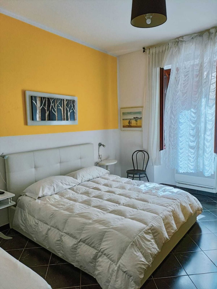 ROOM, TRIPLE