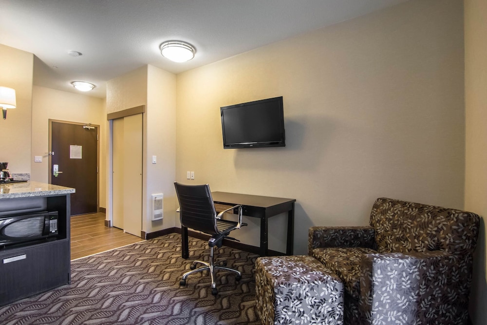 Comfort Inn & Suites Fort Saskatchewan 38/43