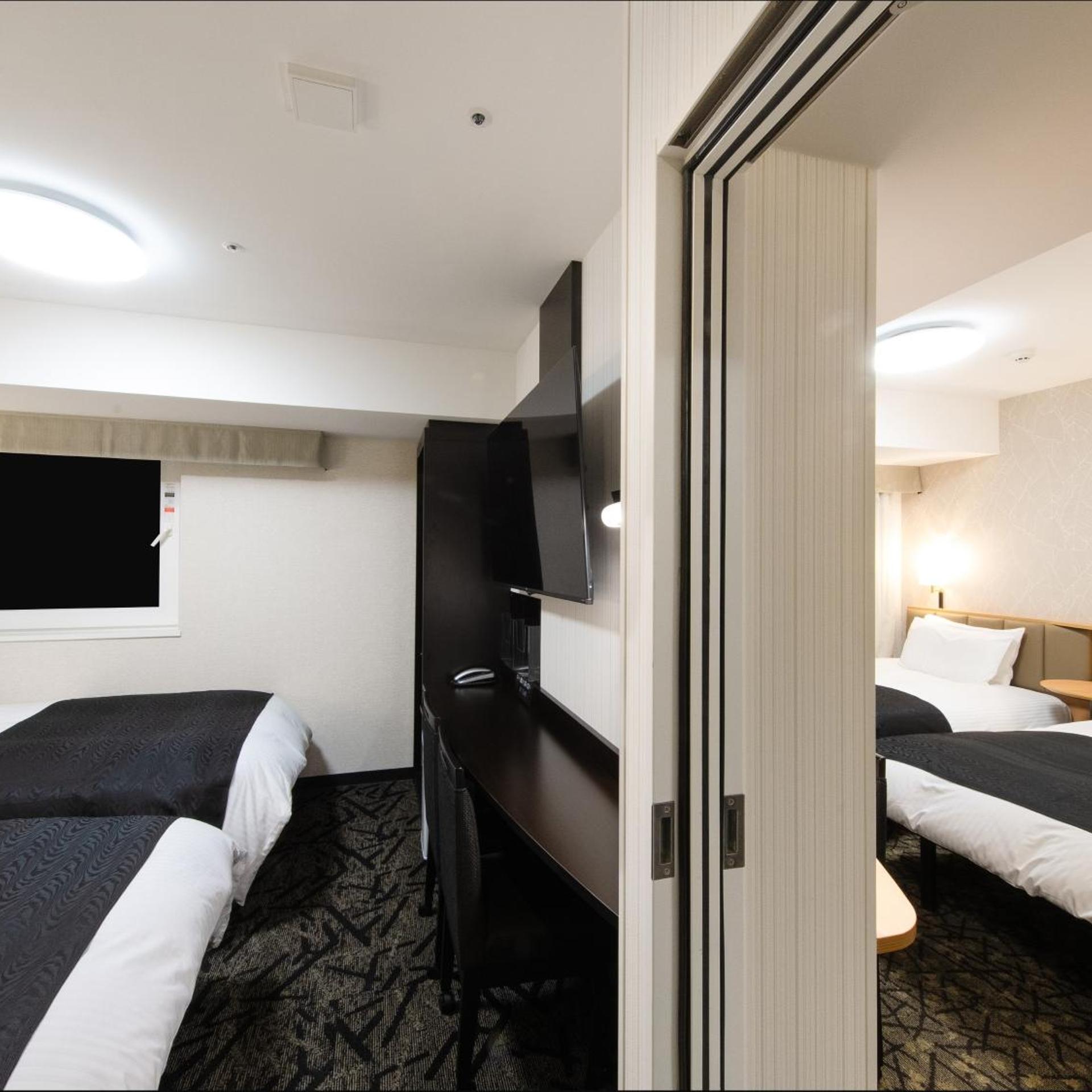 Connecting, Twin Beds
