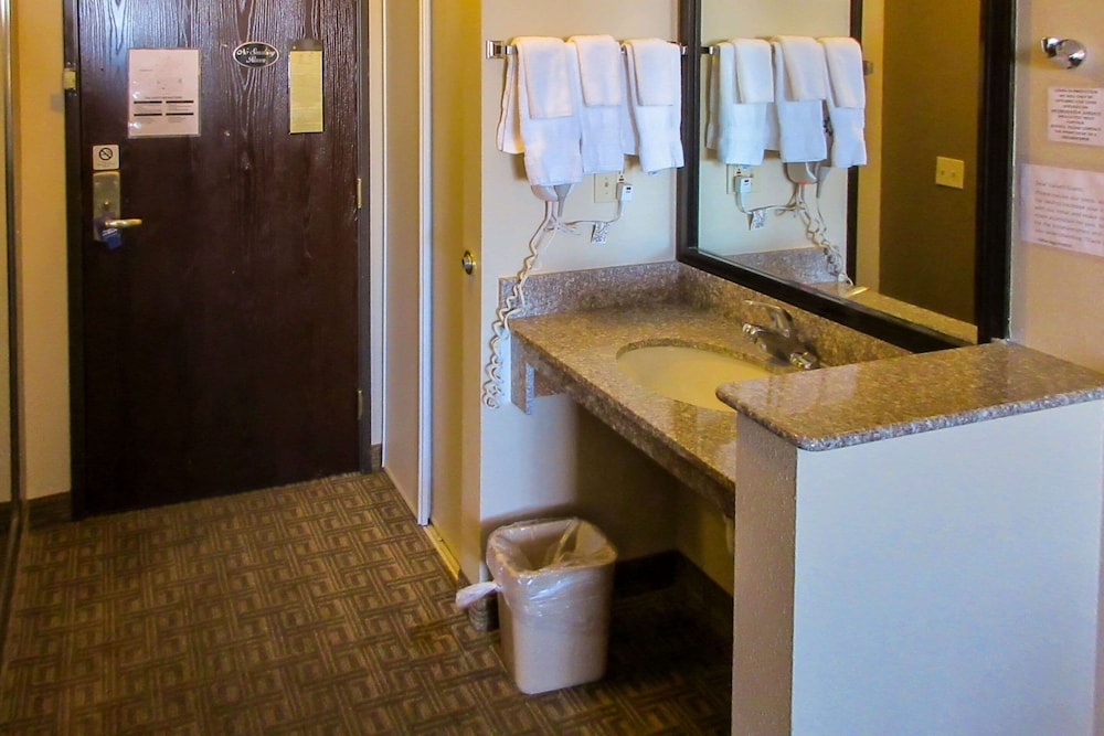 Comfort Inn Suites 52/75