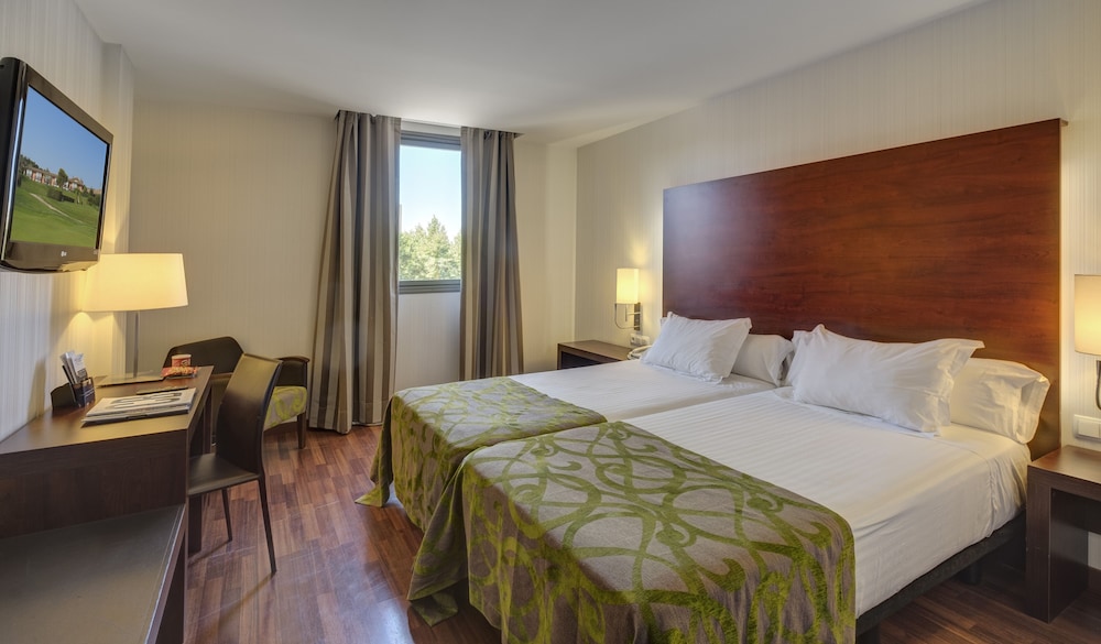 ROOM, TWIN BEDS