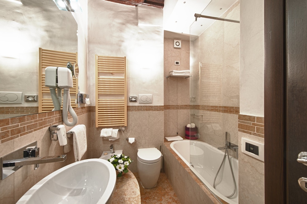 Mezzanine, 2 Bedrooms, Junior Suite, Studio, King and Twin Beds, Bathtub، Relais Maddalena 4/4