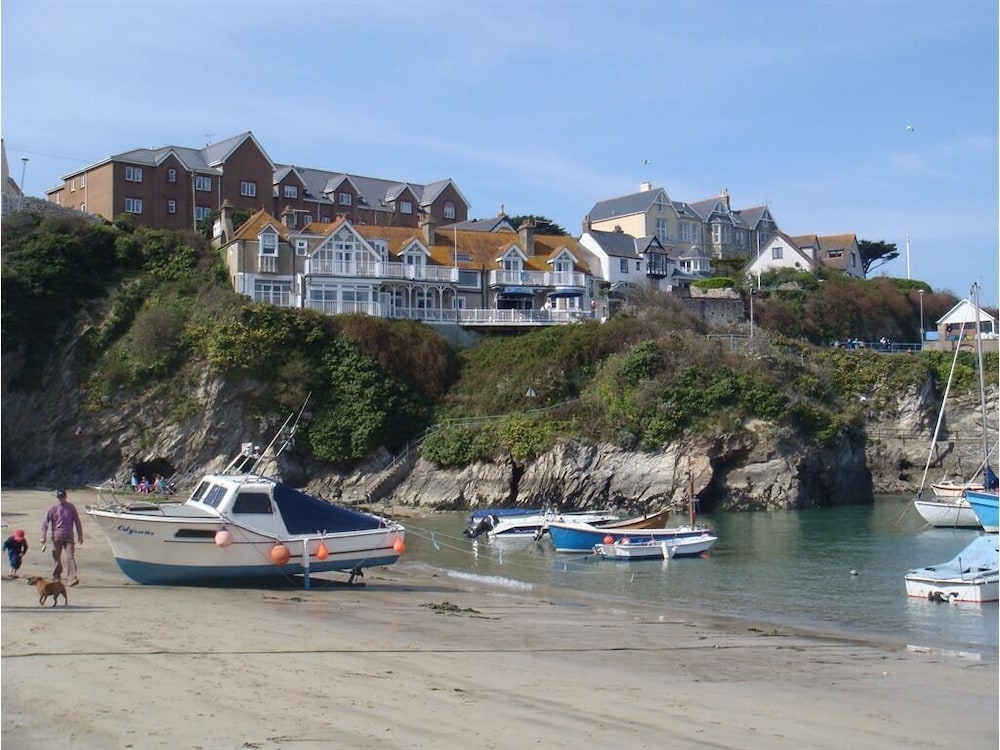 The Harbour - Guest House 34/36