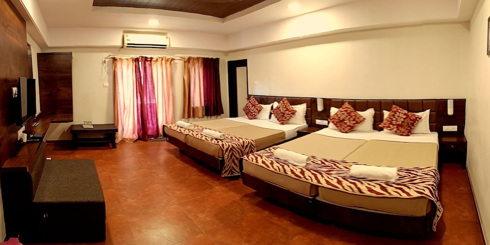 Viva Baga Hotel 8/25