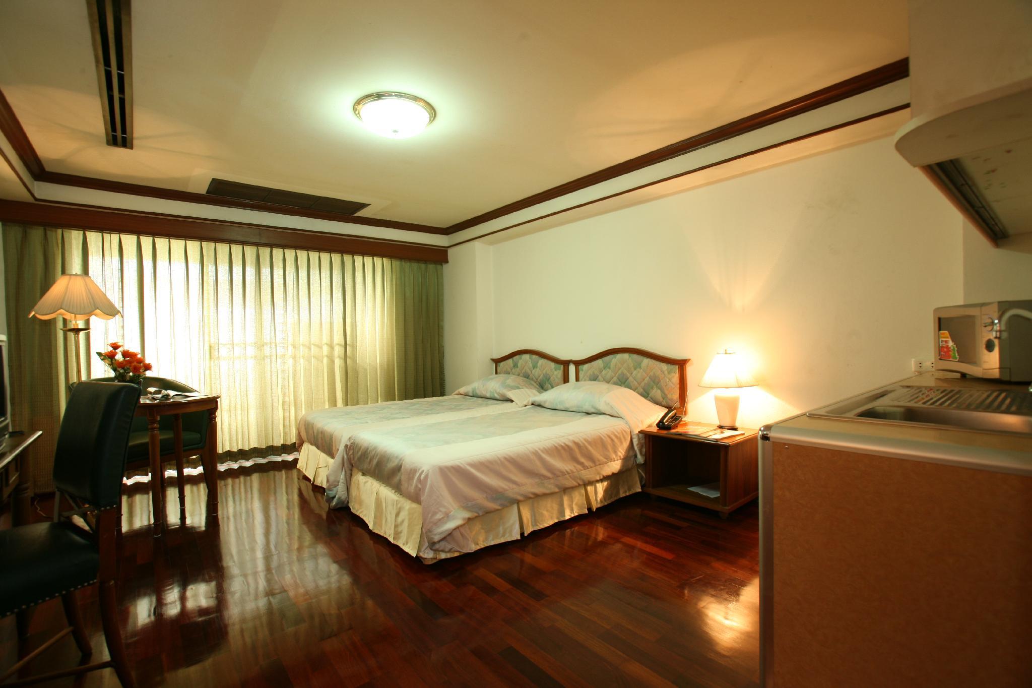 Super, Guest Room, Deluxe, Twin Beds, City View