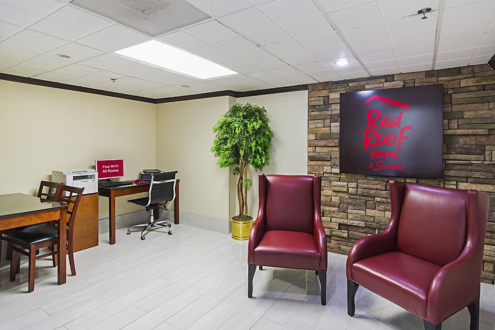 Red Roof Inn & Suites Fayetteville - Fort Bragg 20/27