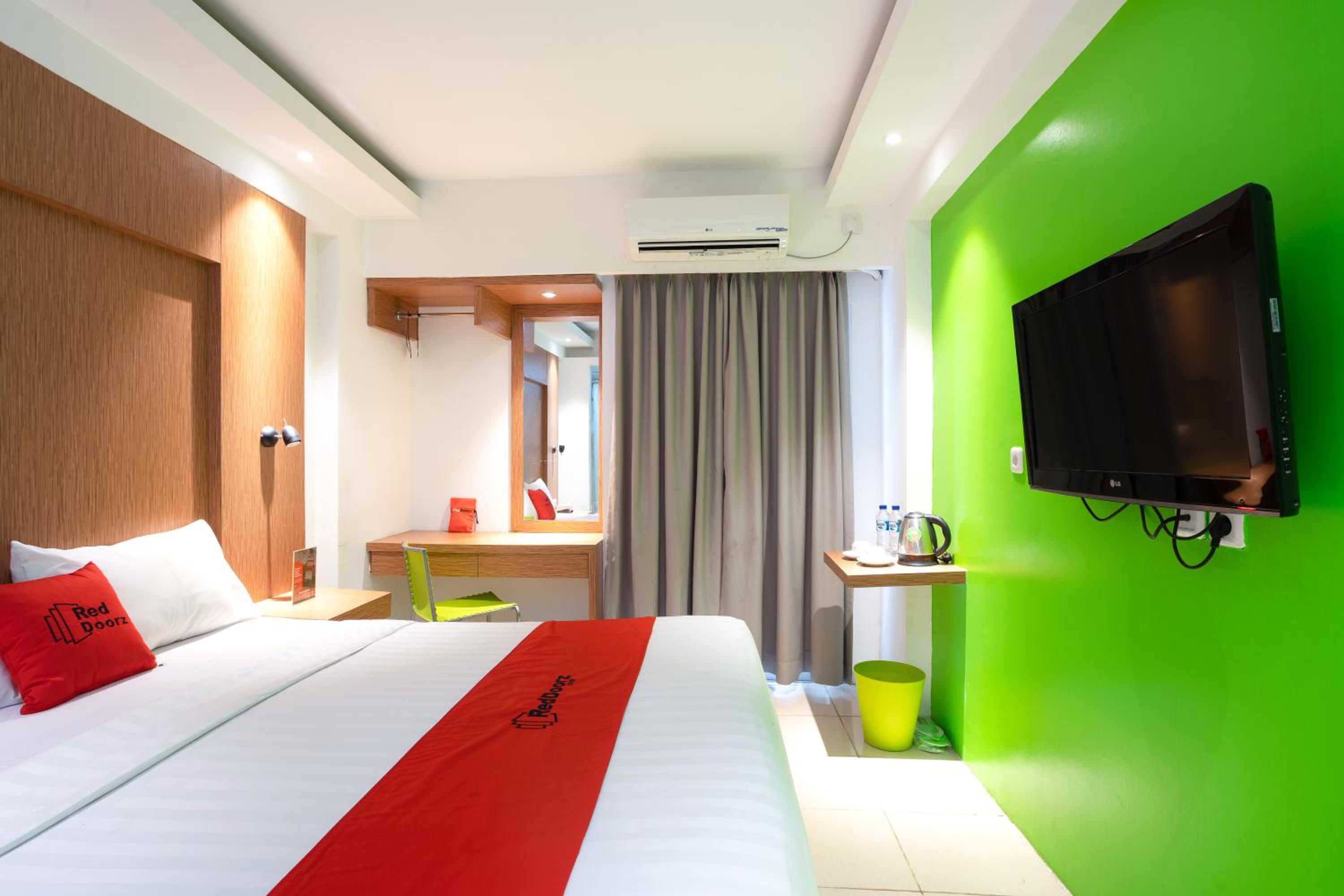 RedDoorz Apartment @ Bogor Valley 5/34
