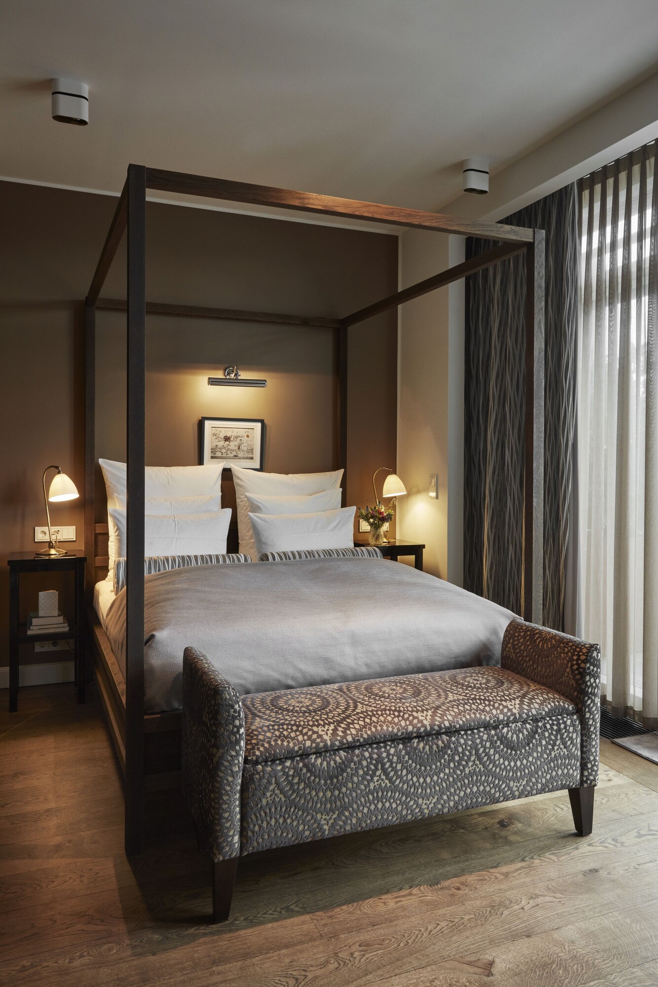 DELUXE, DOUBLE BED