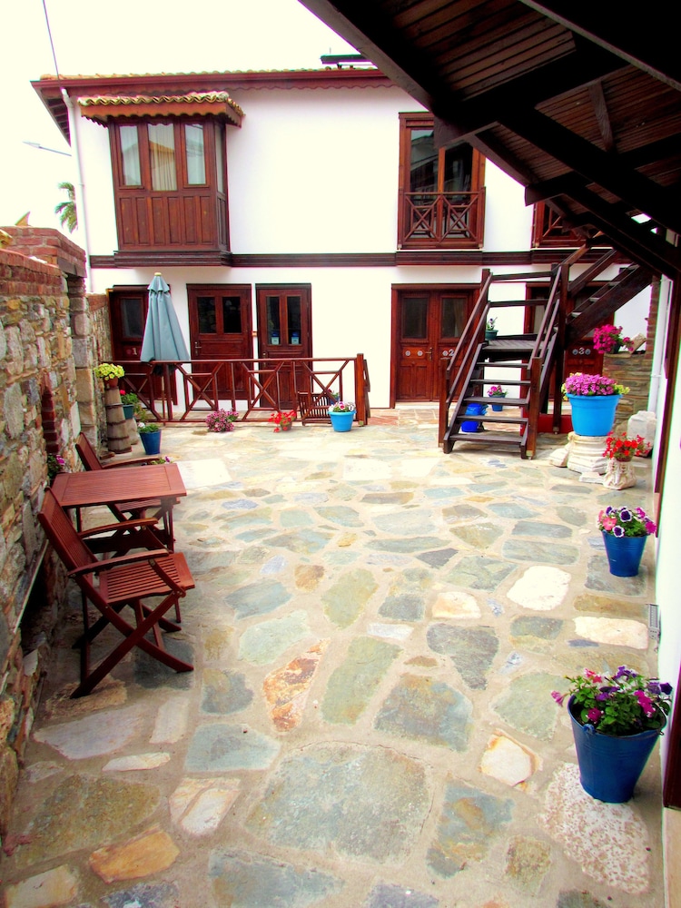 Amazon Petite Palace 6/50