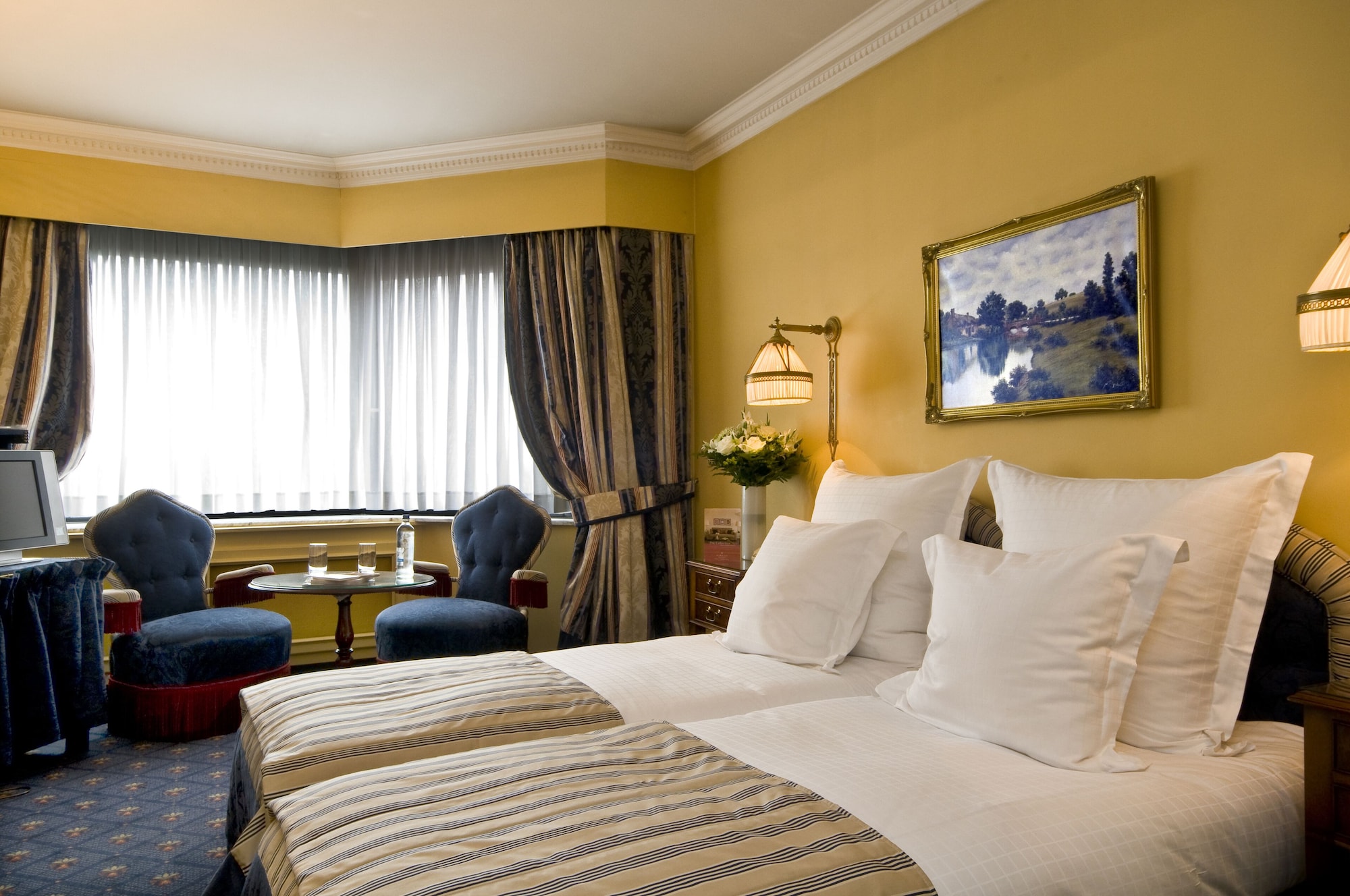PREMIUM, TWIN BEDS, CITY VIEW