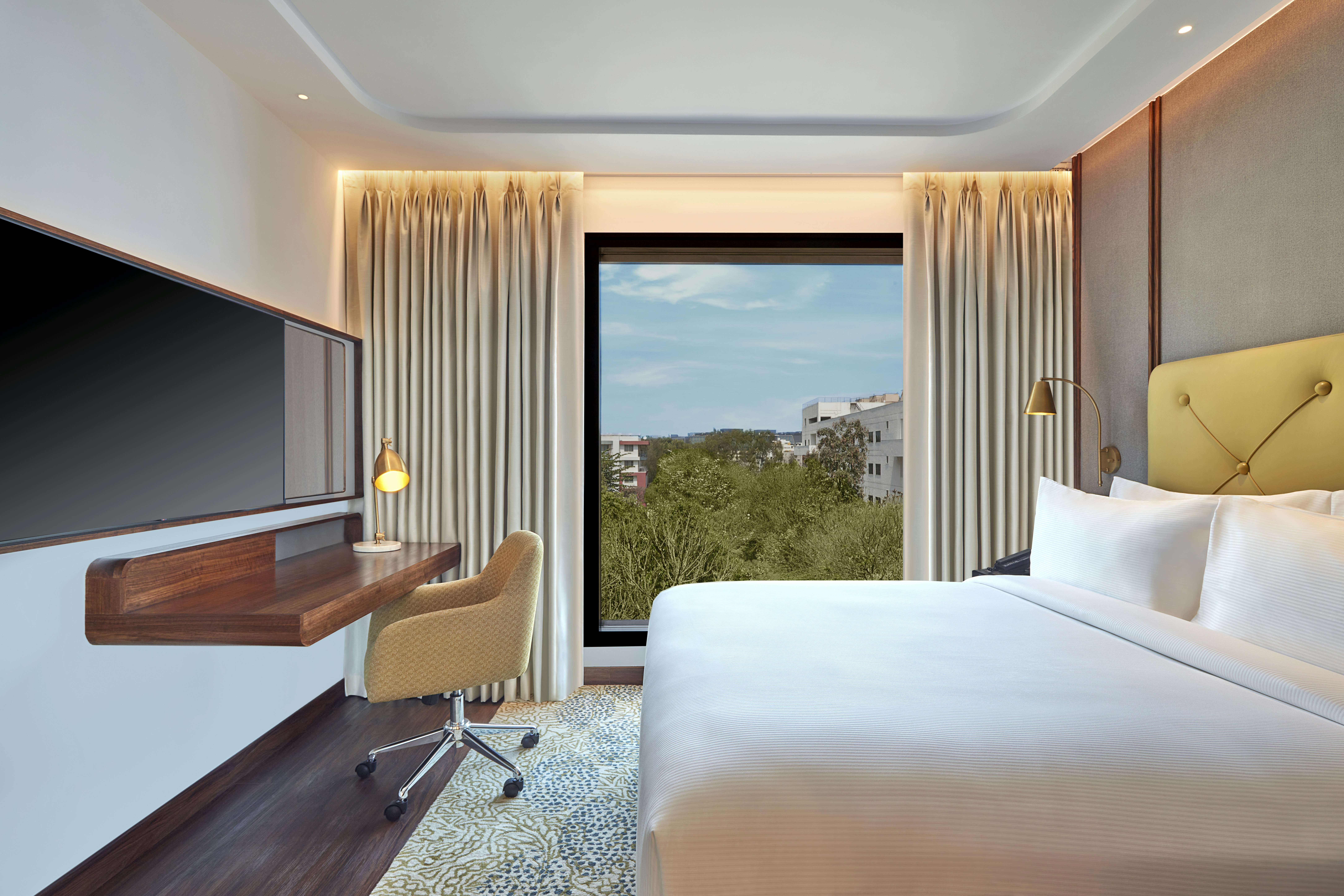 DELUXE, SUITE, KING BED