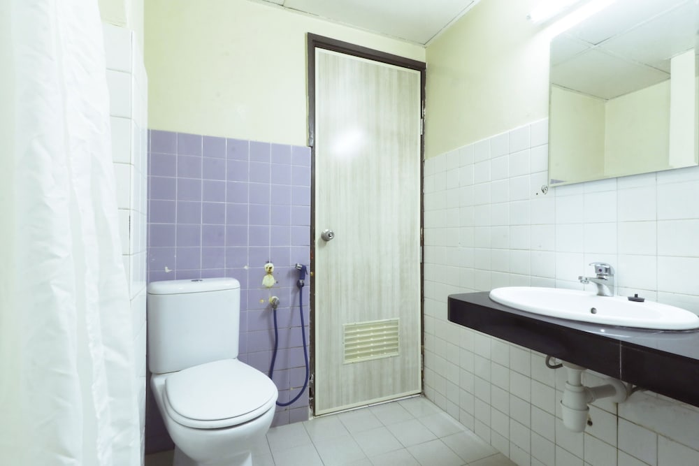 Nan Yeang Hotel 125/126