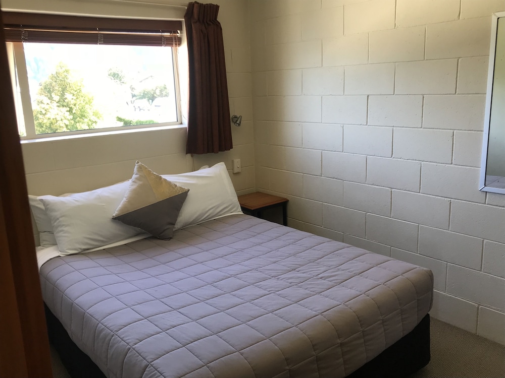 Earnslaw Lodge 3/50
