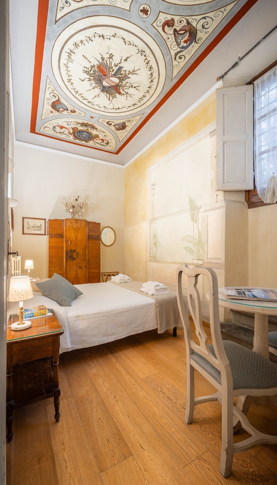 ROOM, DOUBLE BED
