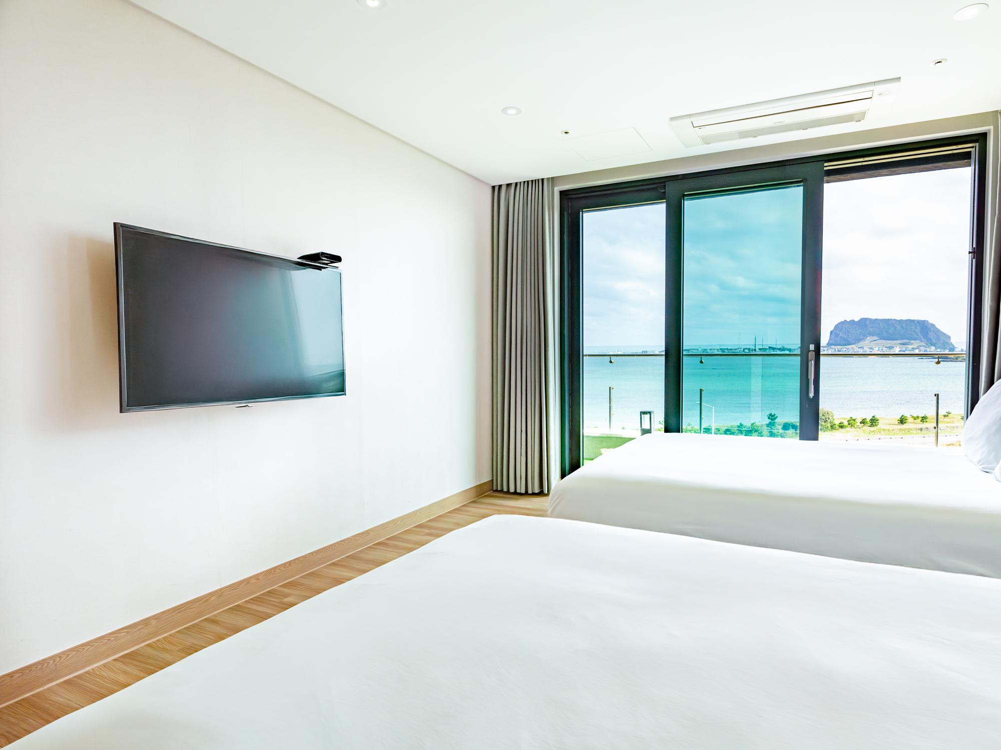 Penthouse, 2 Queen Beds, with Pool