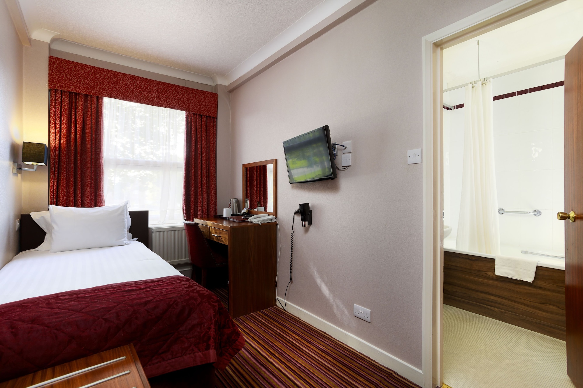 غرفة مفردة، The Victoria Hotel 2/5