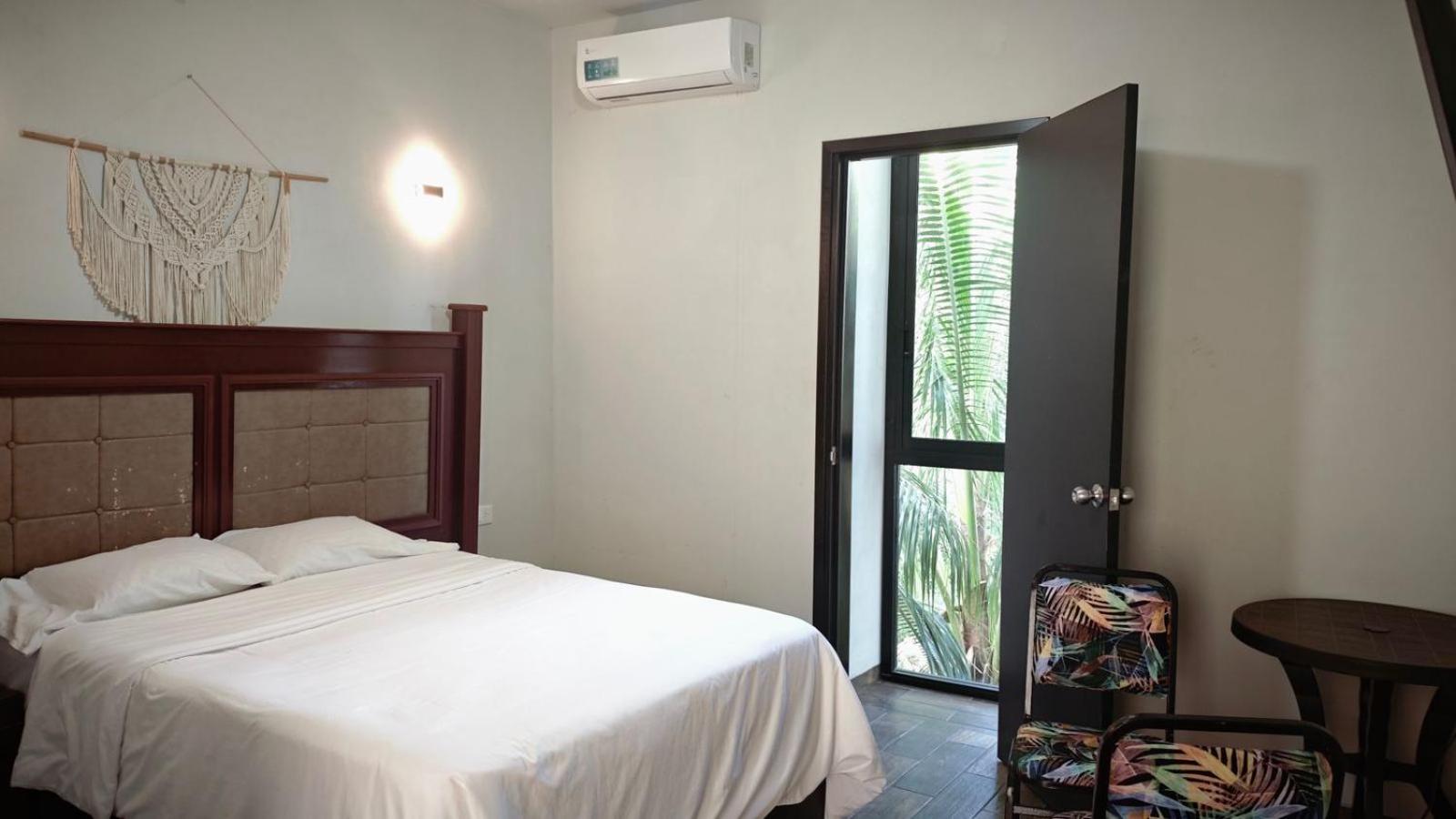 Hostal 230 9/38
