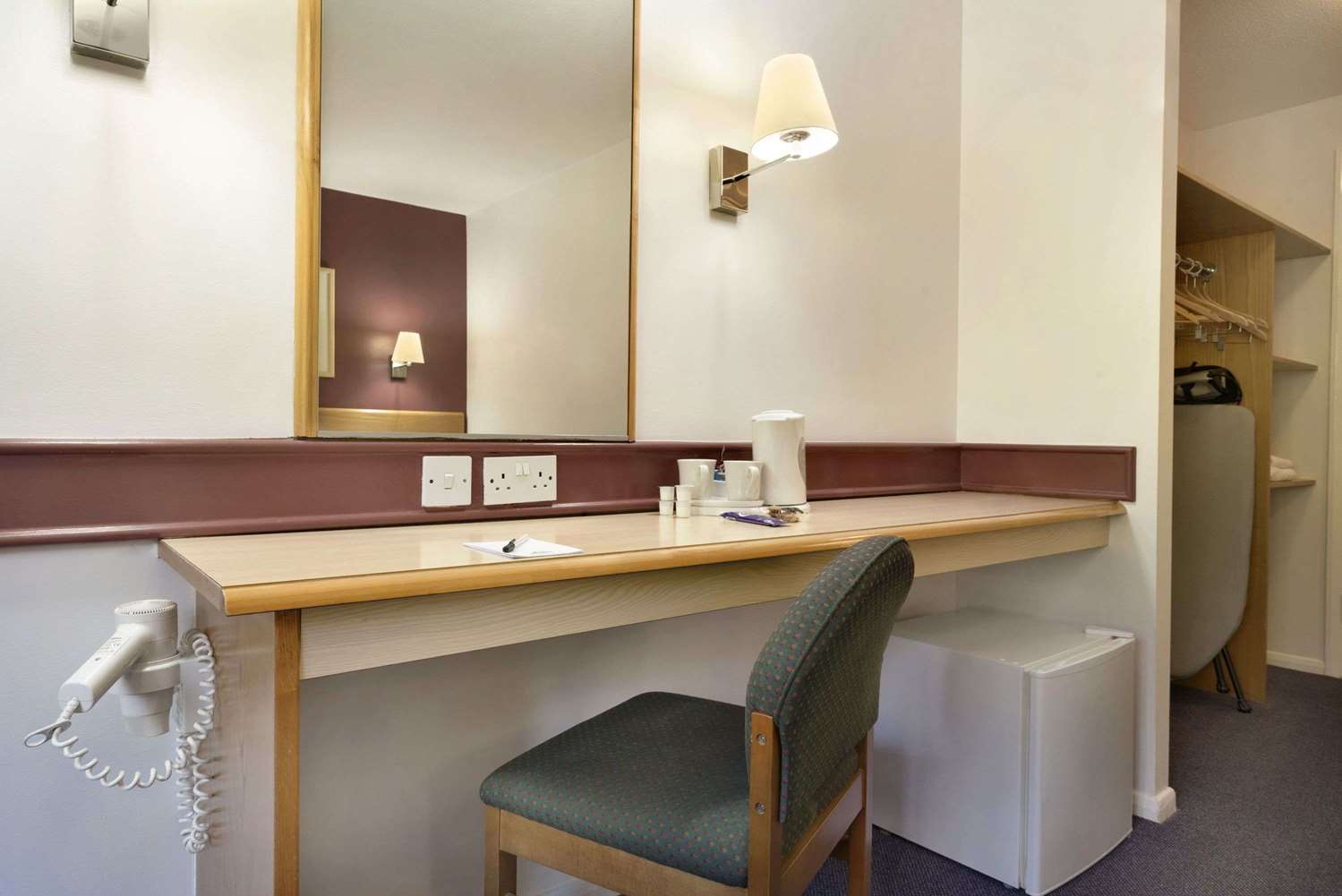 Days Inn By Wyndham Membury M4 7/11