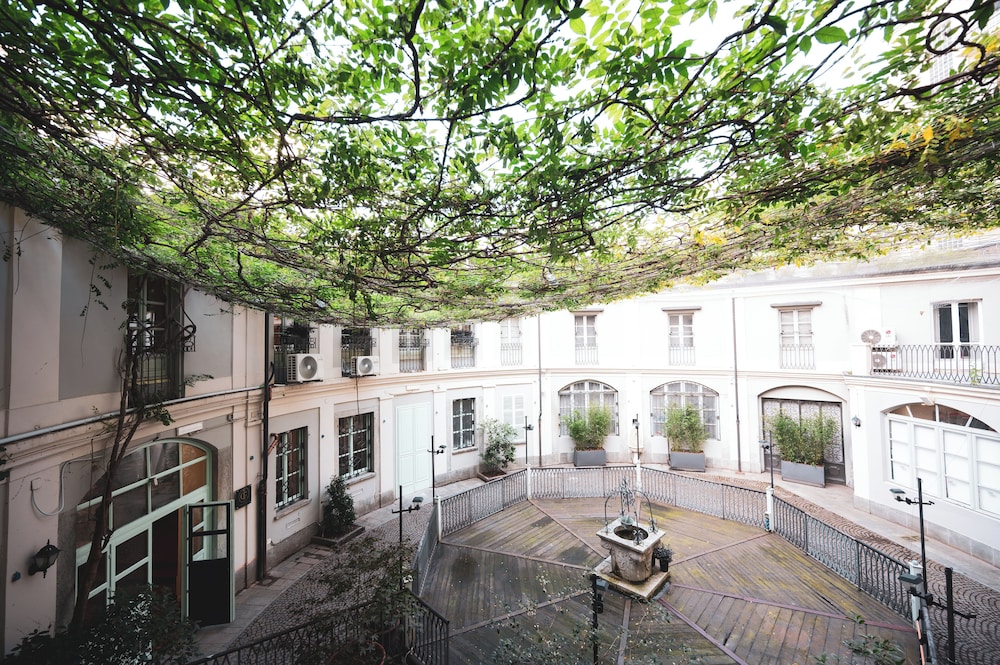 Carlo Felice Boutique Hotel 33/39