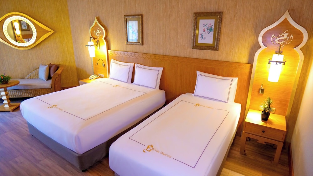 Royal Dragon Hotel 10/50